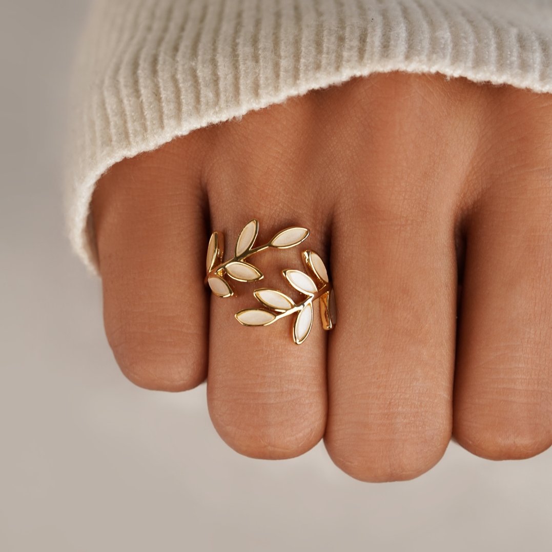gold-leaf-ring-704784_1c223c35-ef35-4e33-8547-b966e8655e75.jpg
